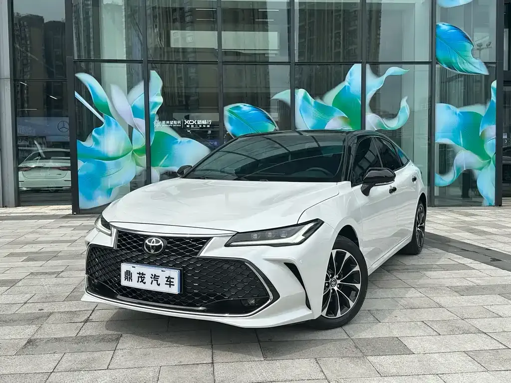Toyota Avalon — фото 1