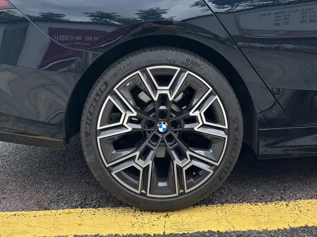 BMW 5 Series — фото 10