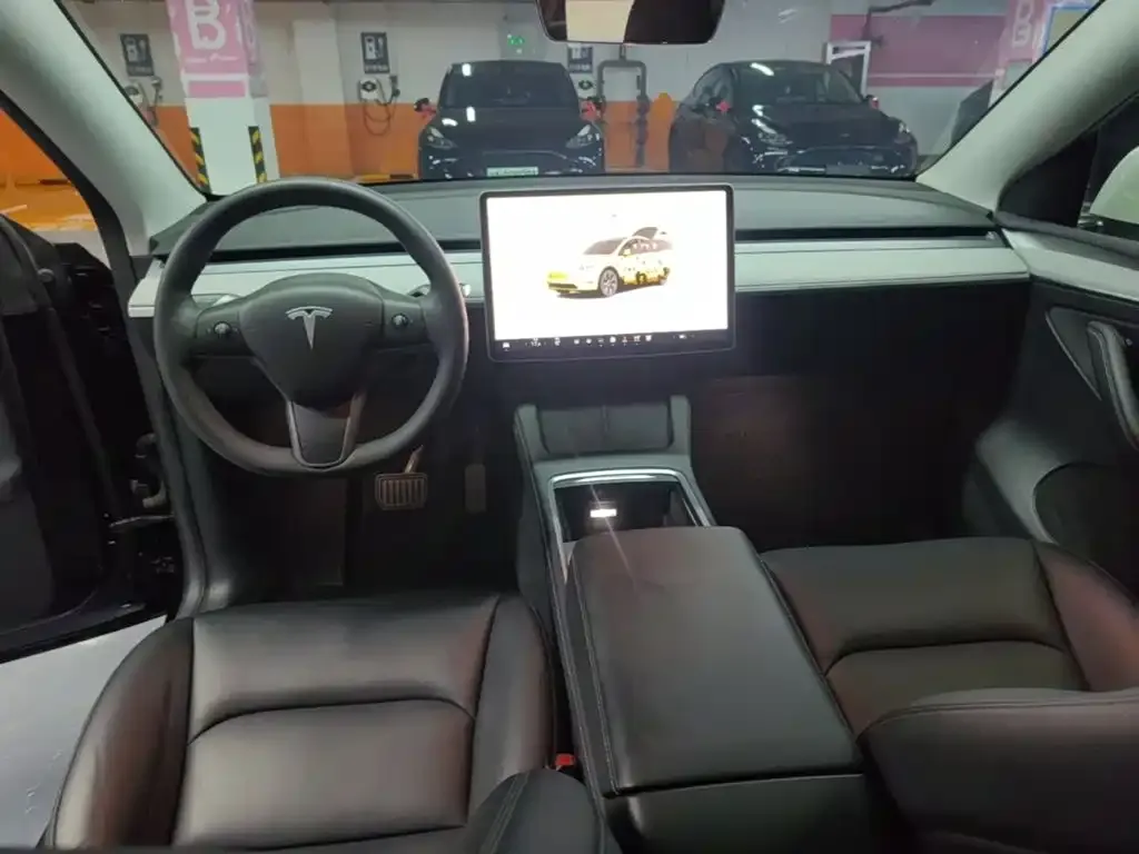 Tesla Model Y — фото 5