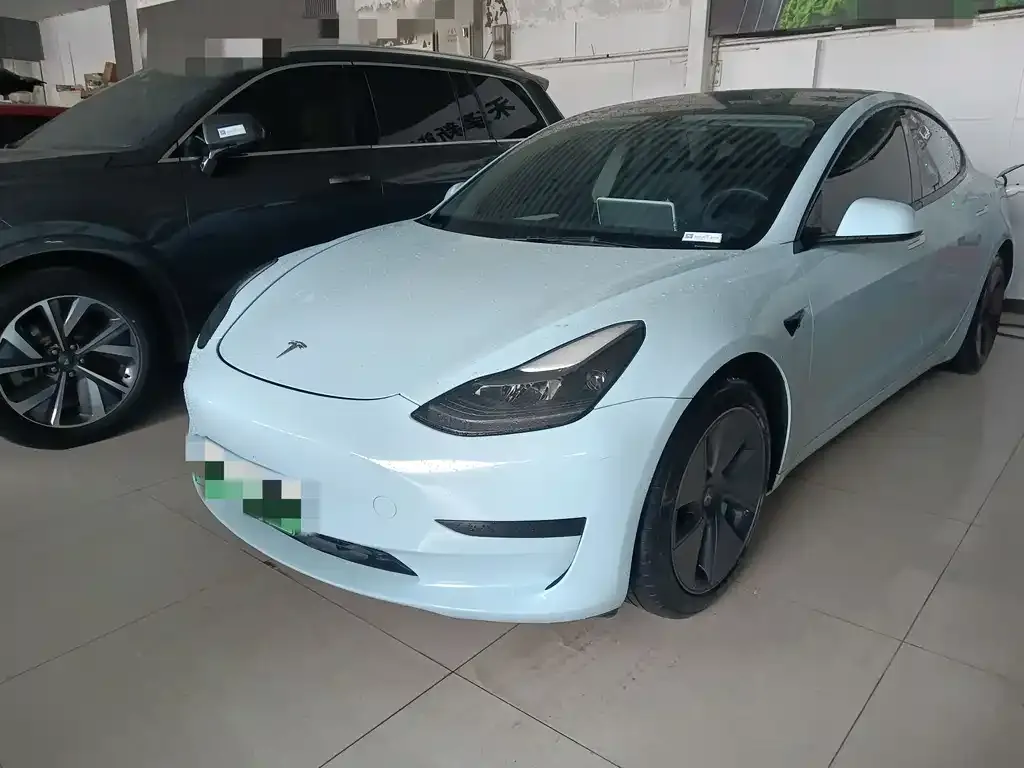 Tesla Model 3 — фото 1