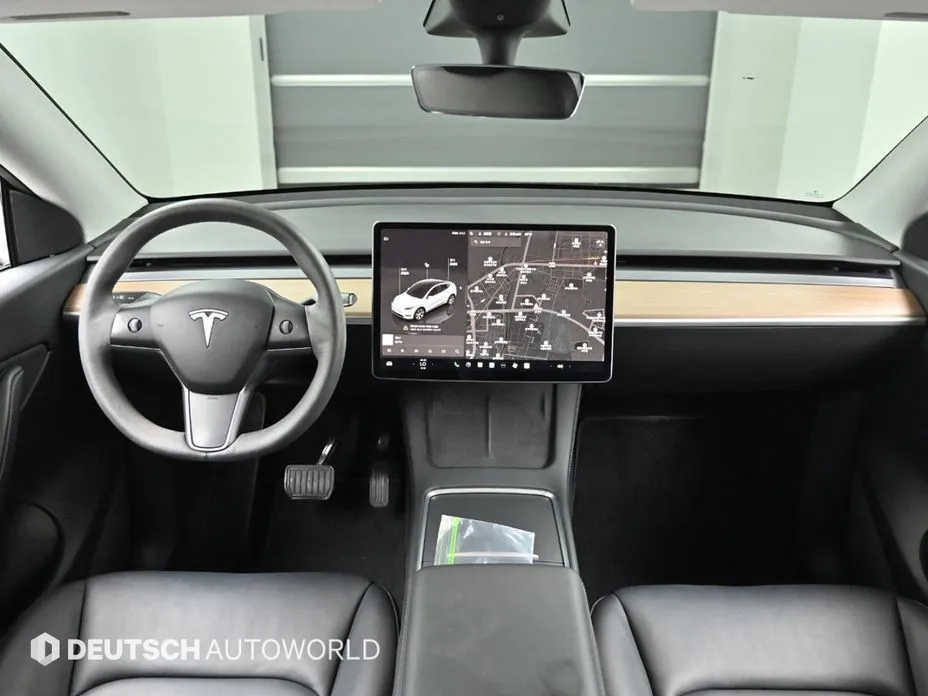 Tesla Model Y — фото 10