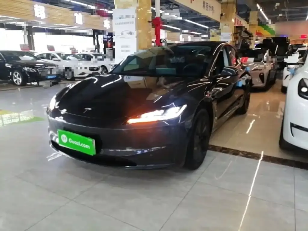 Tesla Model 3 — фото 1