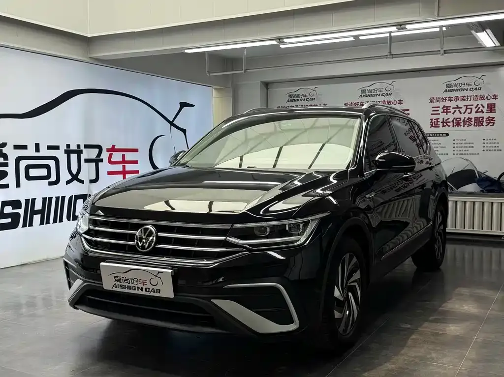 Volkswagen Tiguan L — фото 1