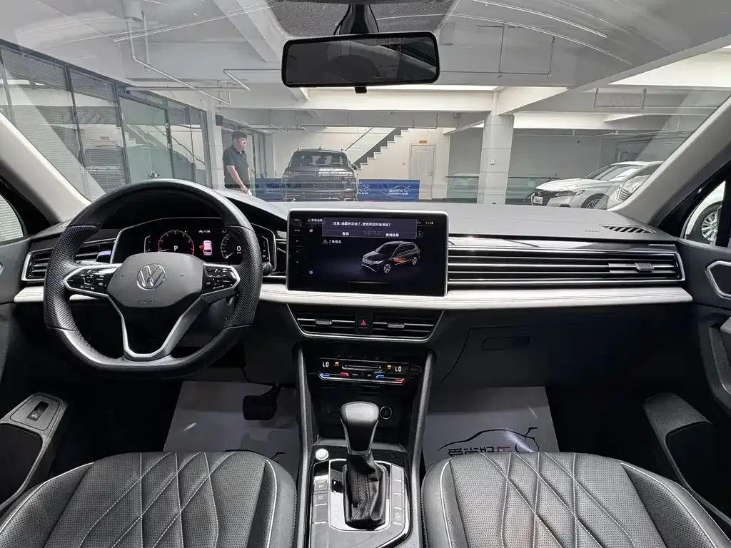 Volkswagen Tiguan L — фото 3