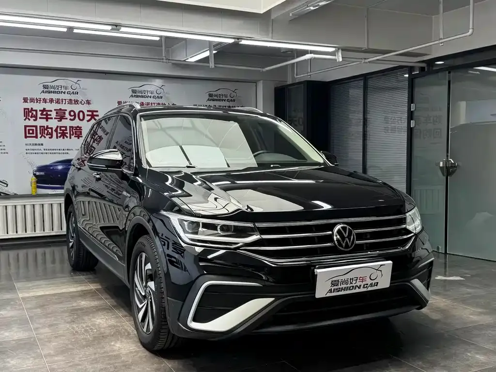 Volkswagen Tiguan L — фото 4