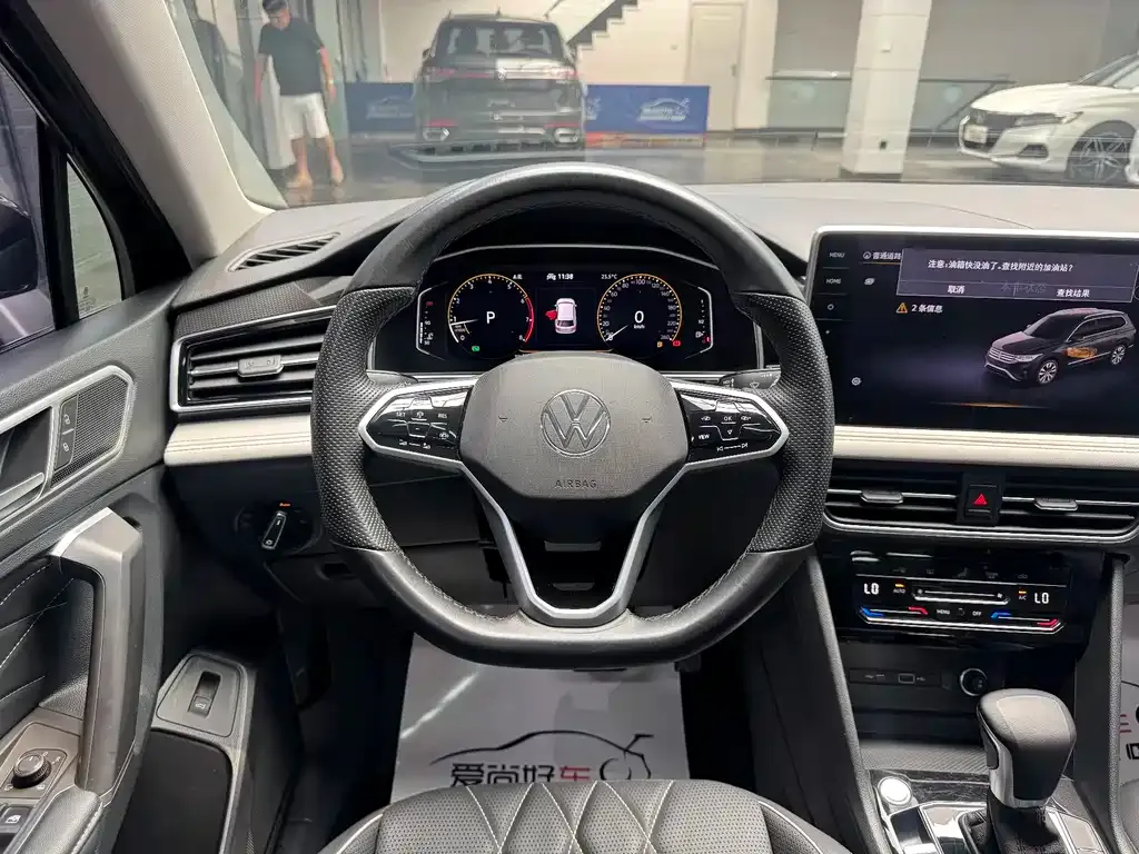 Volkswagen Tiguan L — фото 7