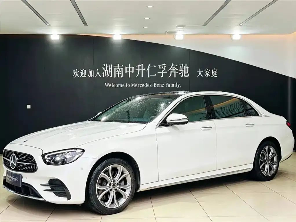 Mercedes-Benz E-Class — фото 1