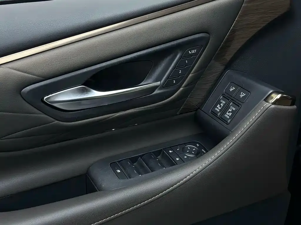 Toyota Alphard — фото 6