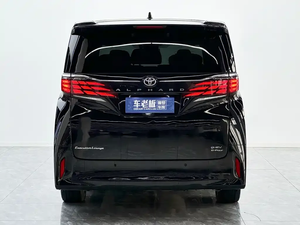 Toyota Alphard — фото 9