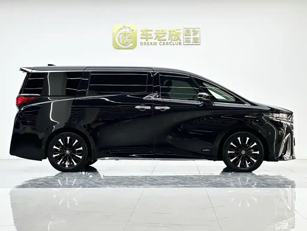 Toyota Alphard — фото 10