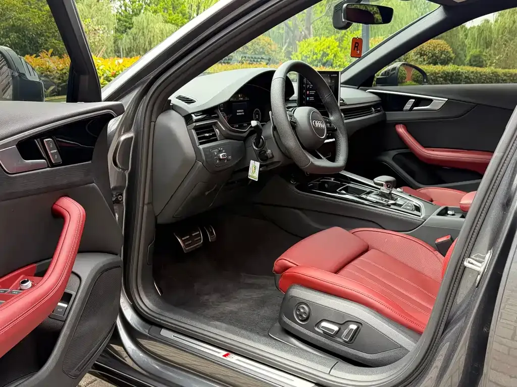 Audi A4L 2025 из CN, фото 8