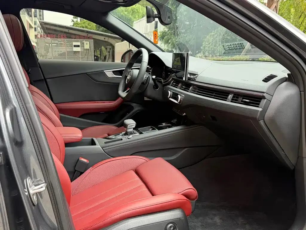 Audi A4L 2025 из CN, фото 2