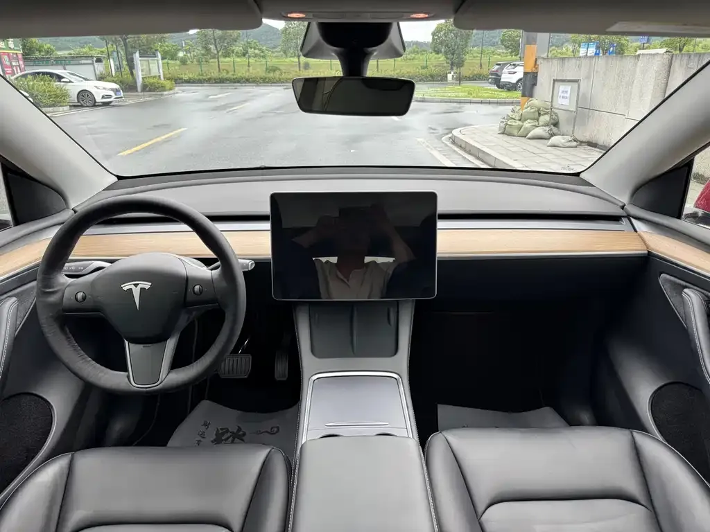 Tesla Model Y — фото 6