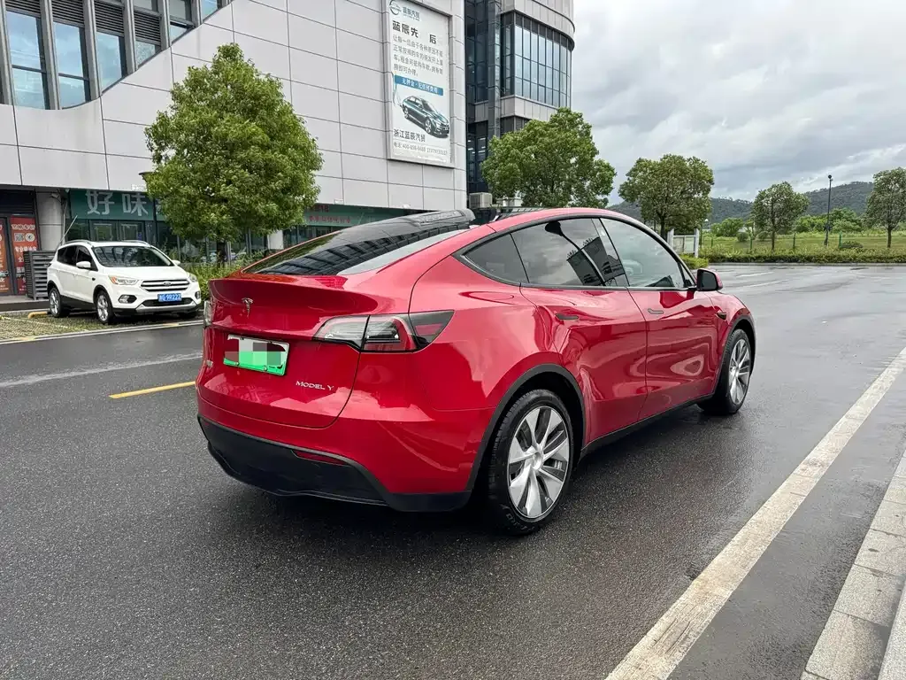 Tesla Model Y — фото 4
