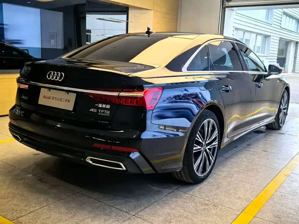 Audi A6L — фото 10
