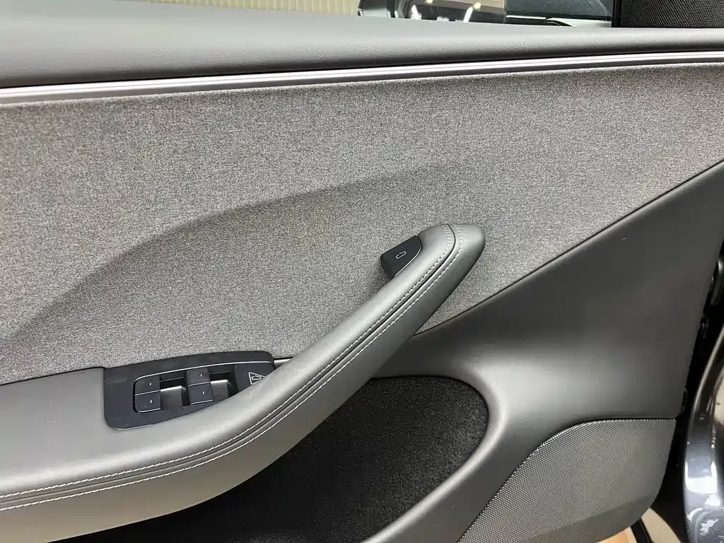 Tesla Model 3 — фото 10