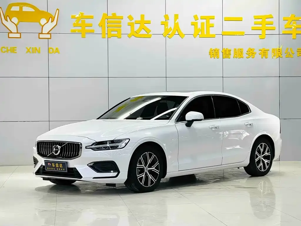 Volvo S60 — фото 1