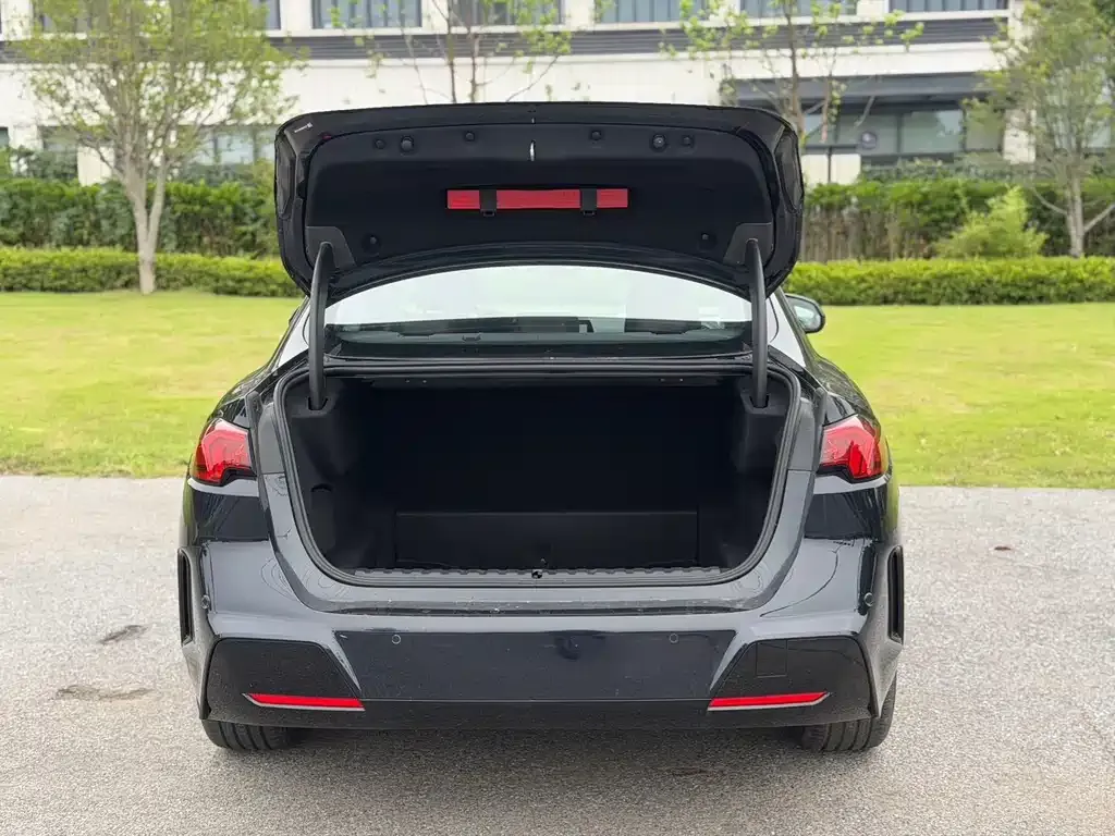 BMW 2 Series 2025 из CN, фото 7