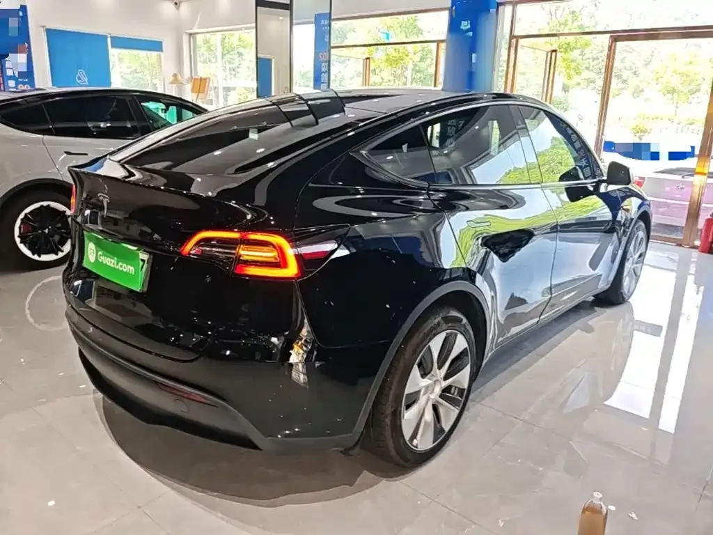 Tesla Model Y — фото 7