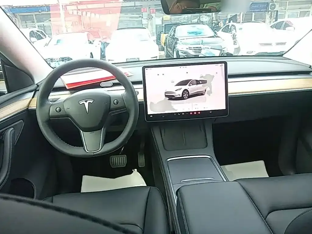Tesla Model Y — фото 4
