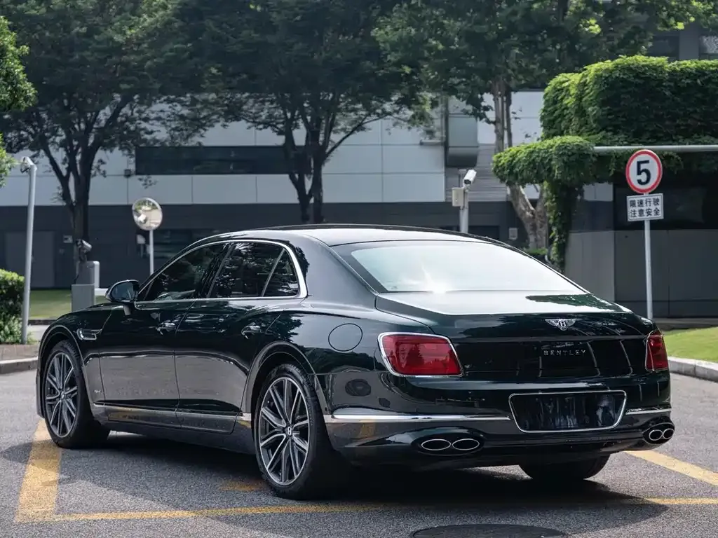 Bentley Flying Spur PHEV — фото 10