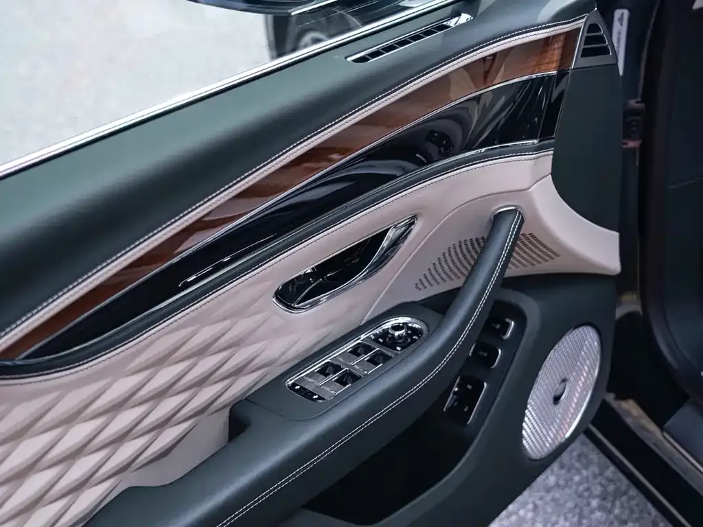 Bentley Flying Spur PHEV — фото 2