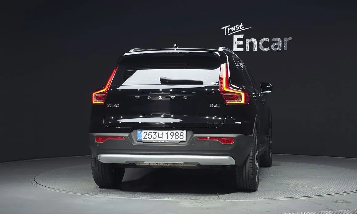 Volvo XC40 — фото 6