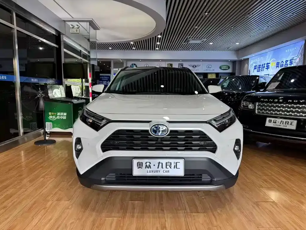 Toyota RAV4 — фото 4