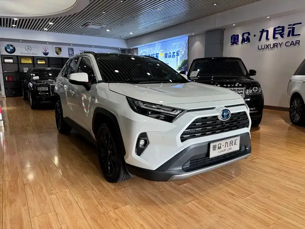 Toyota RAV4 — фото 5