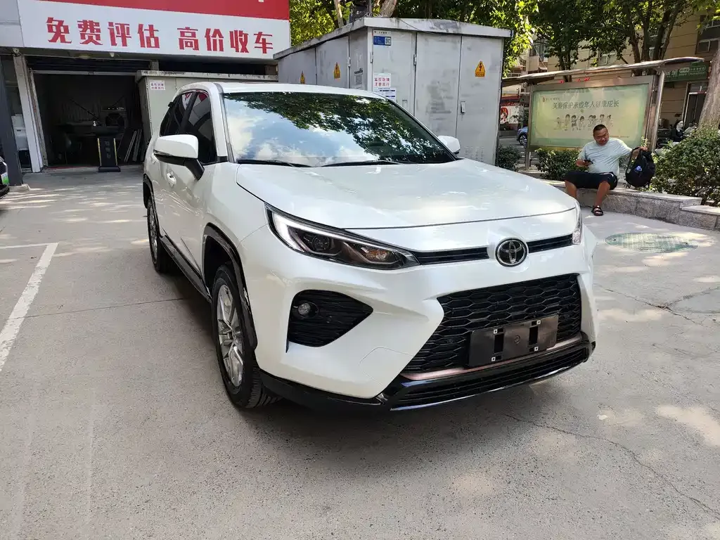 Toyota Wildlander — фото 10
