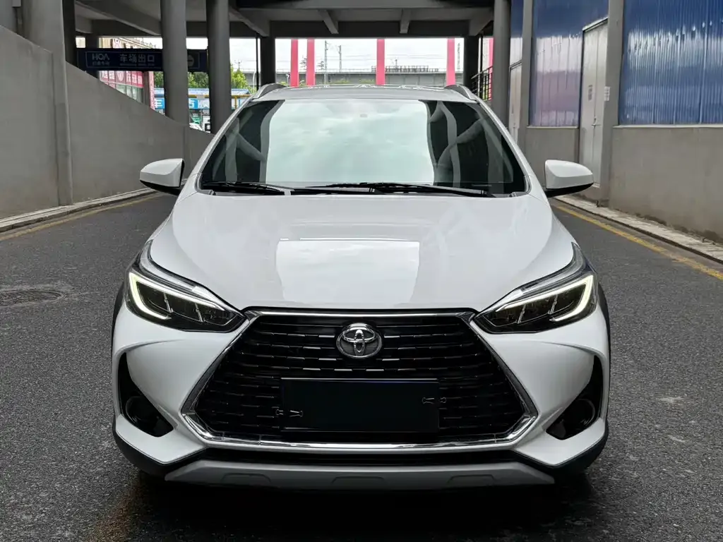 Toyota Yaris L — фото 5