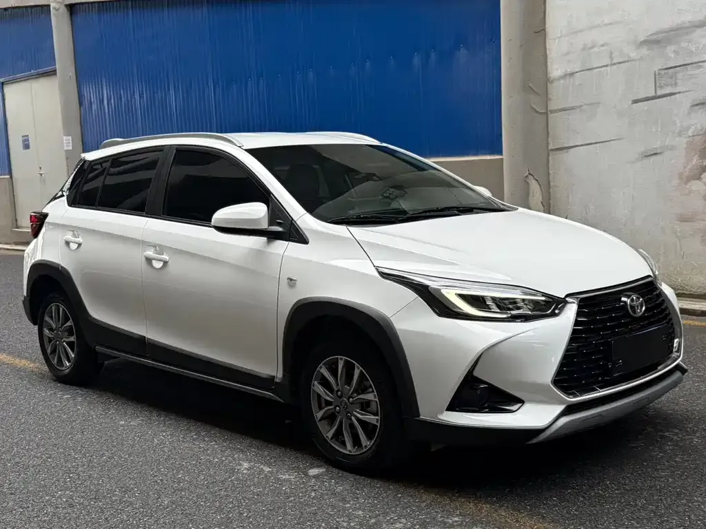 Toyota Yaris L — фото 3