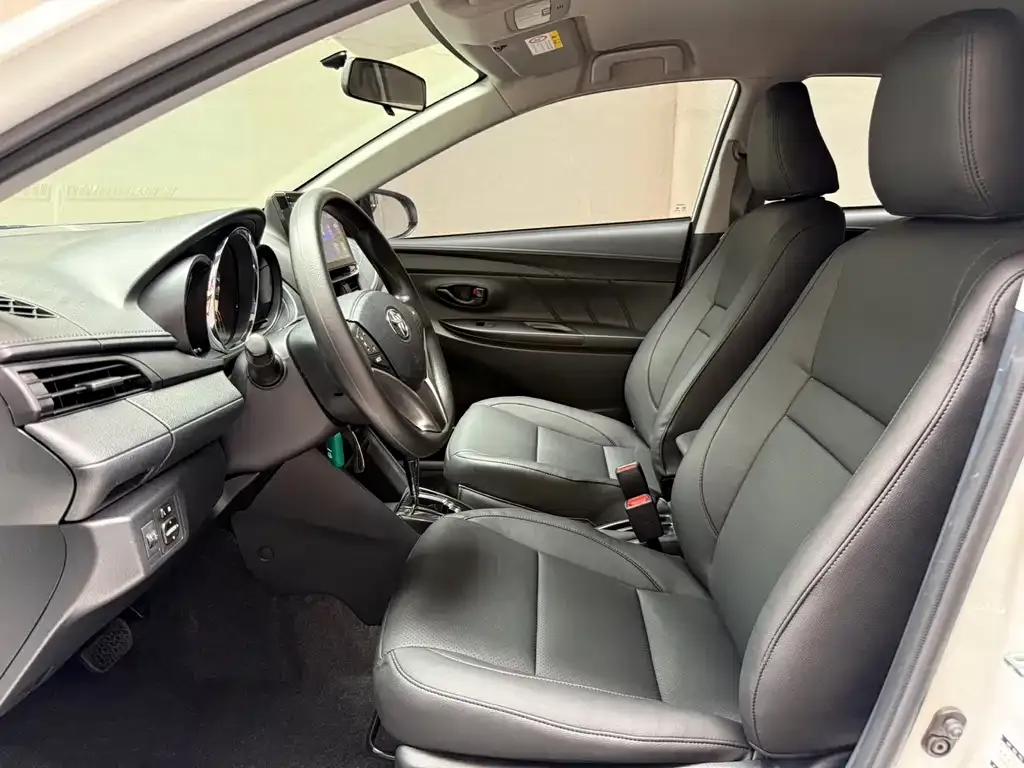 Toyota Yaris L — фото 9