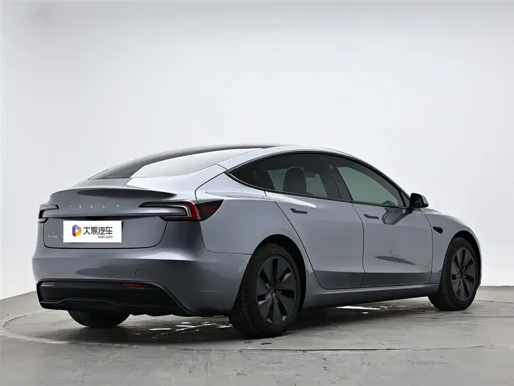 Tesla Model 3 — фото 5