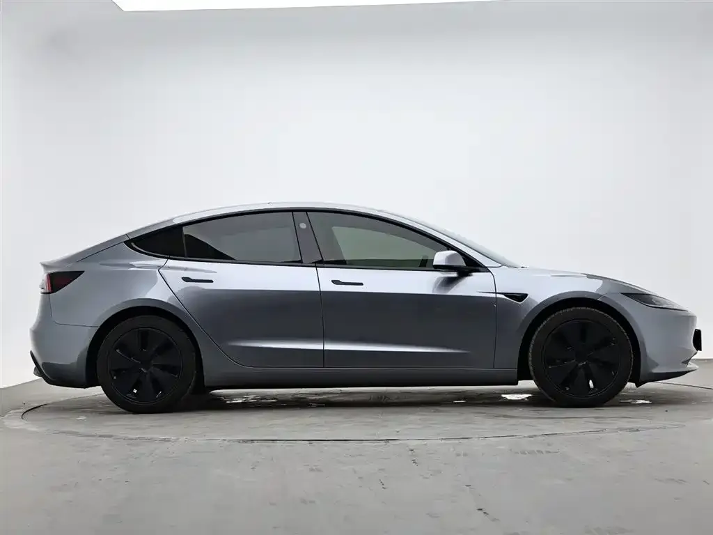 Tesla Model 3 — фото 7