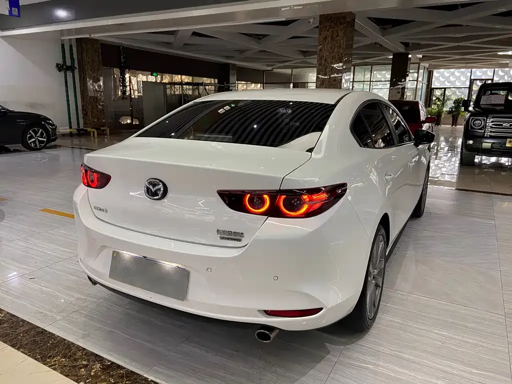 Mazda 3 Axela — фото 10
