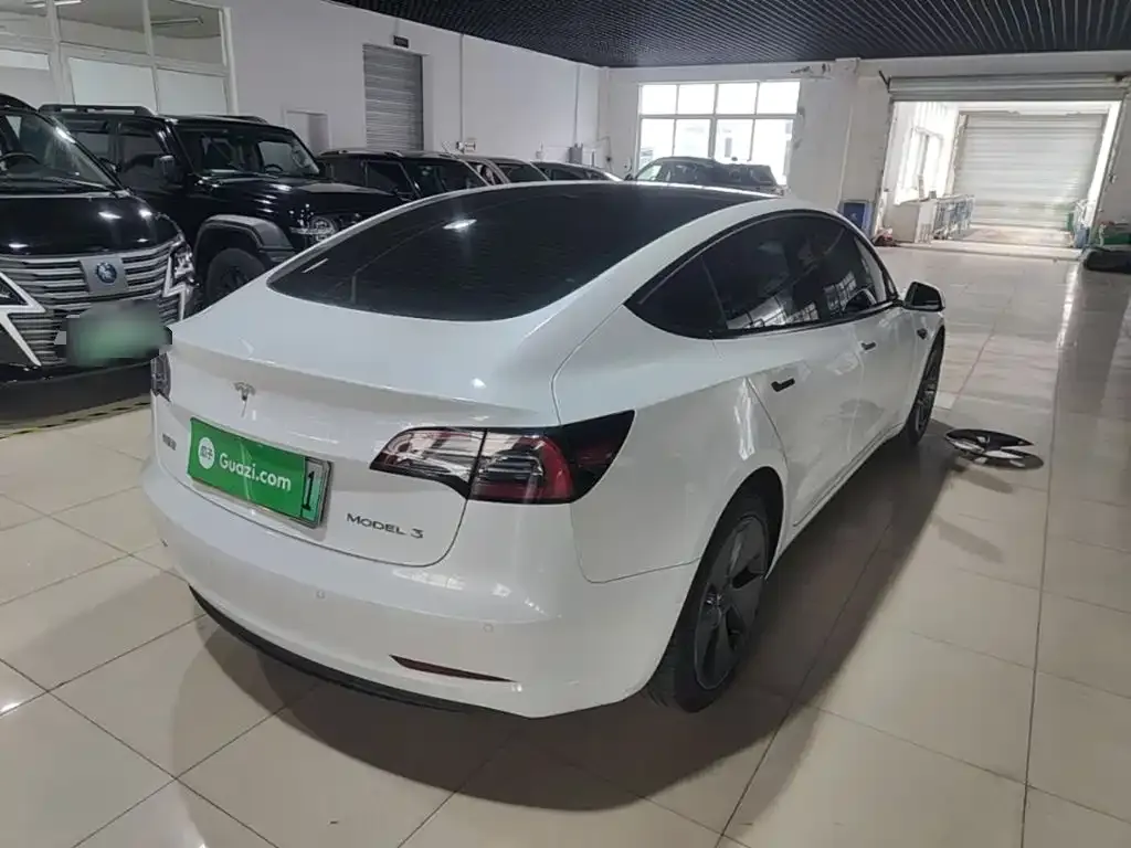 Tesla Model 3 — фото 10