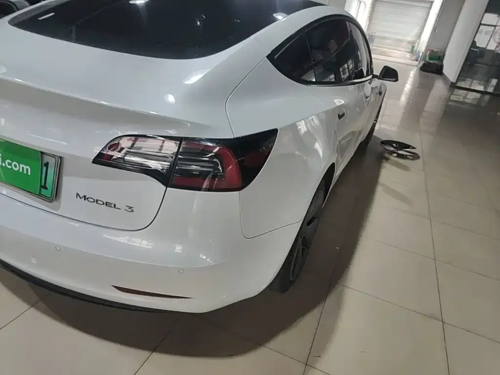 Tesla Model 3 — фото 4
