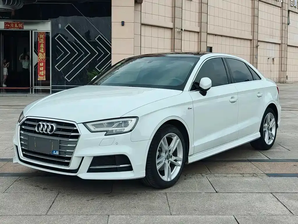 Audi A3 — фото 1