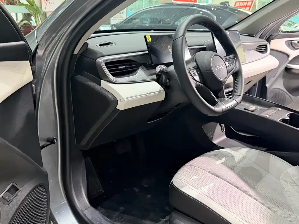 BYD Seal 05 DM-i — фото 10