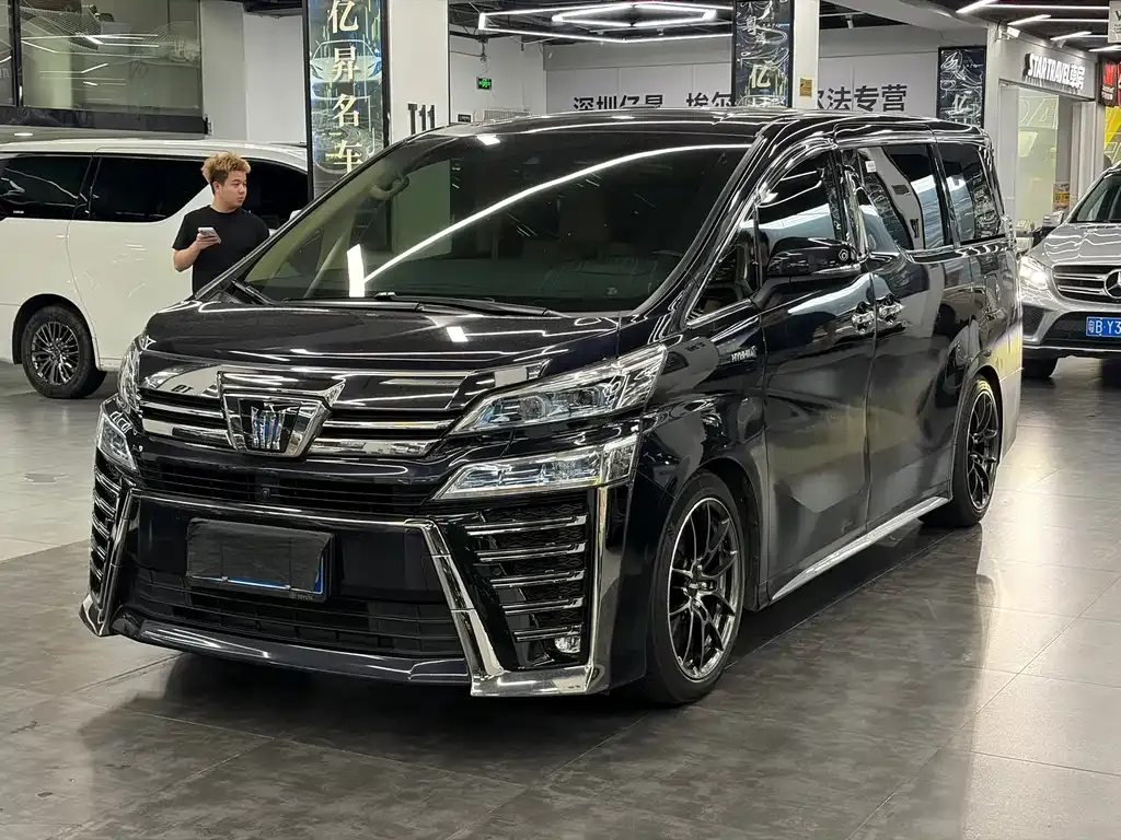 Toyota Vellfire — фото 1