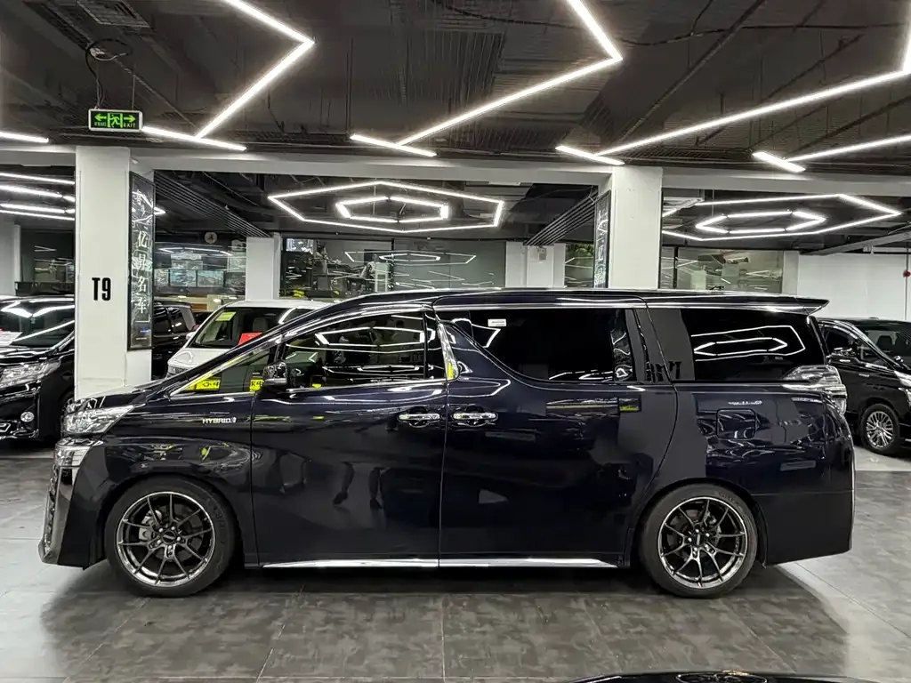 Toyota Vellfire — фото 9