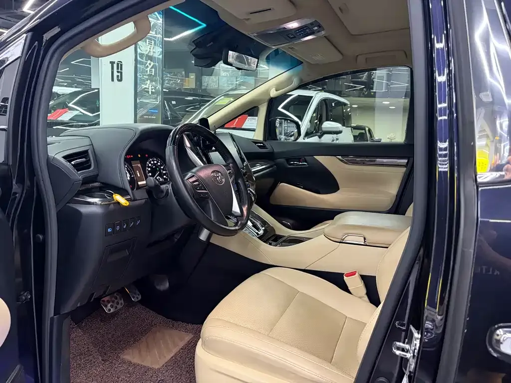 Toyota Vellfire — фото 7
