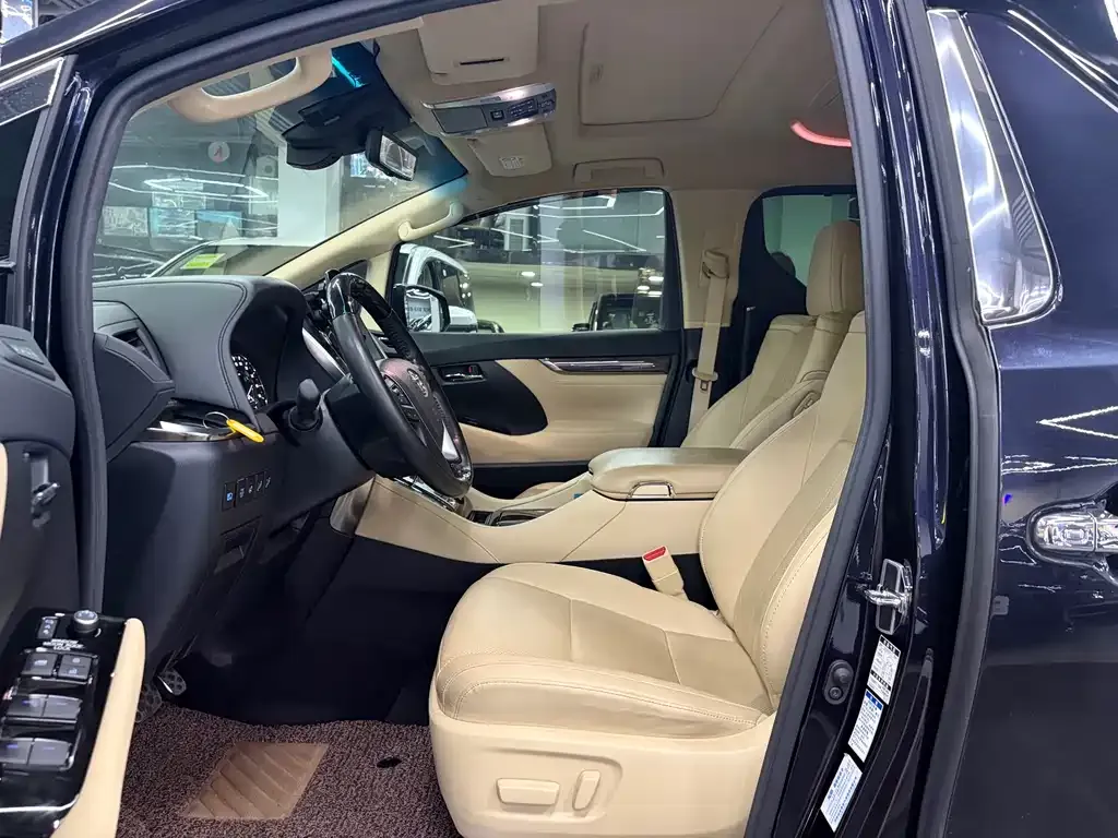 Toyota Vellfire — фото 3