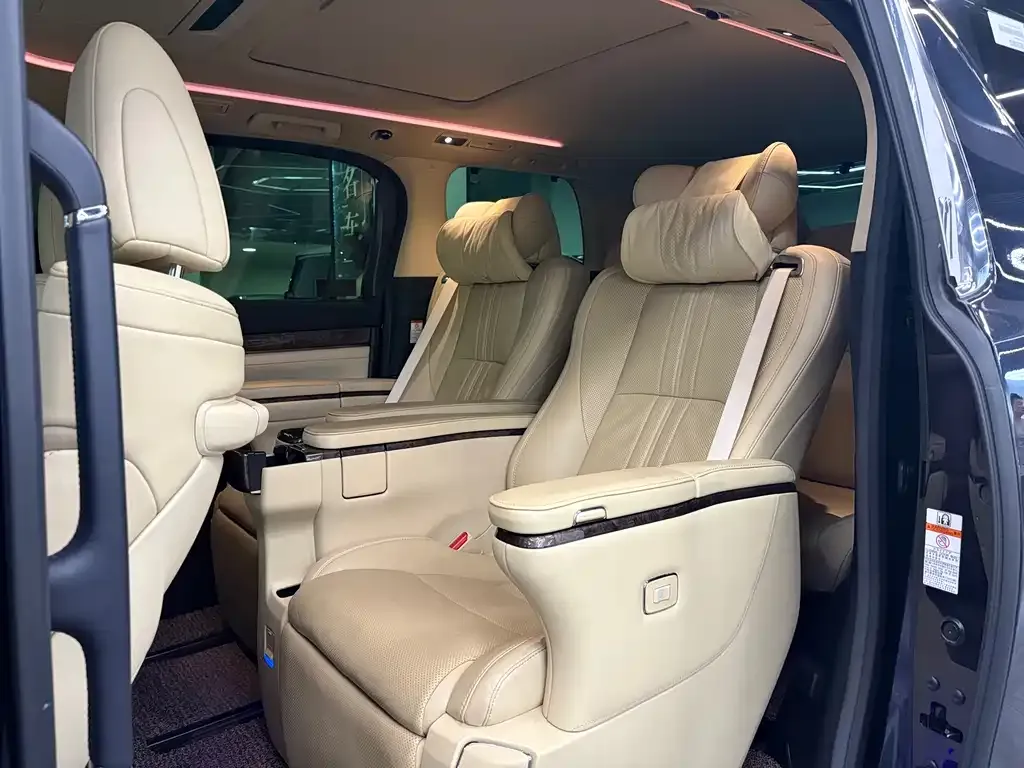 Toyota Vellfire — фото 8