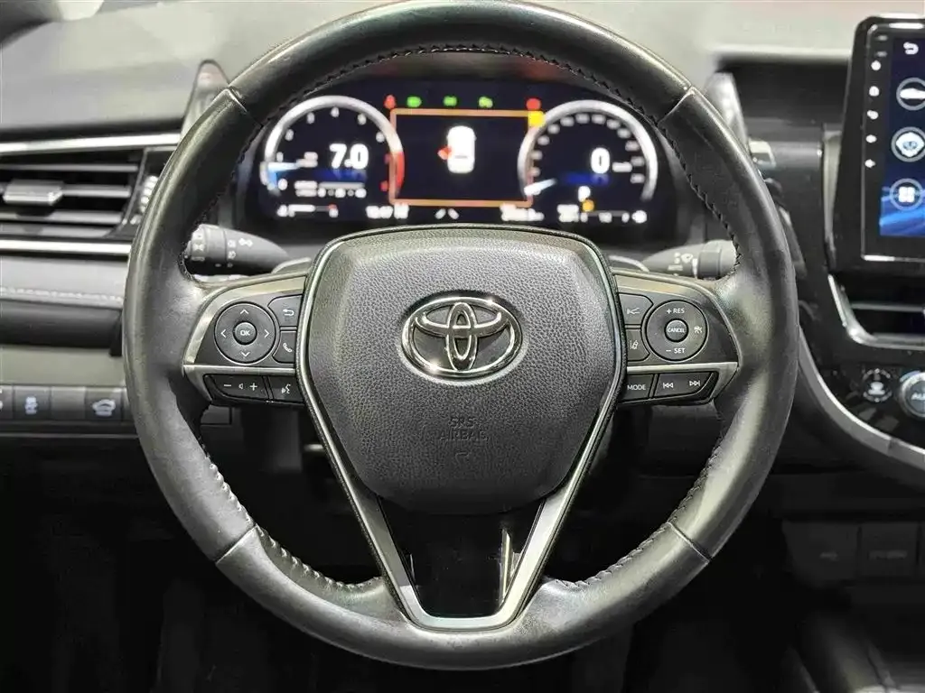 Toyota Camry — фото 10