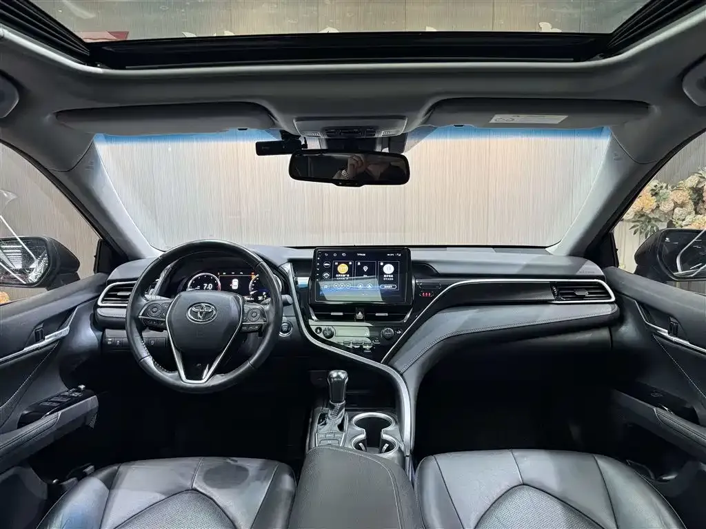 Toyota Camry — фото 8