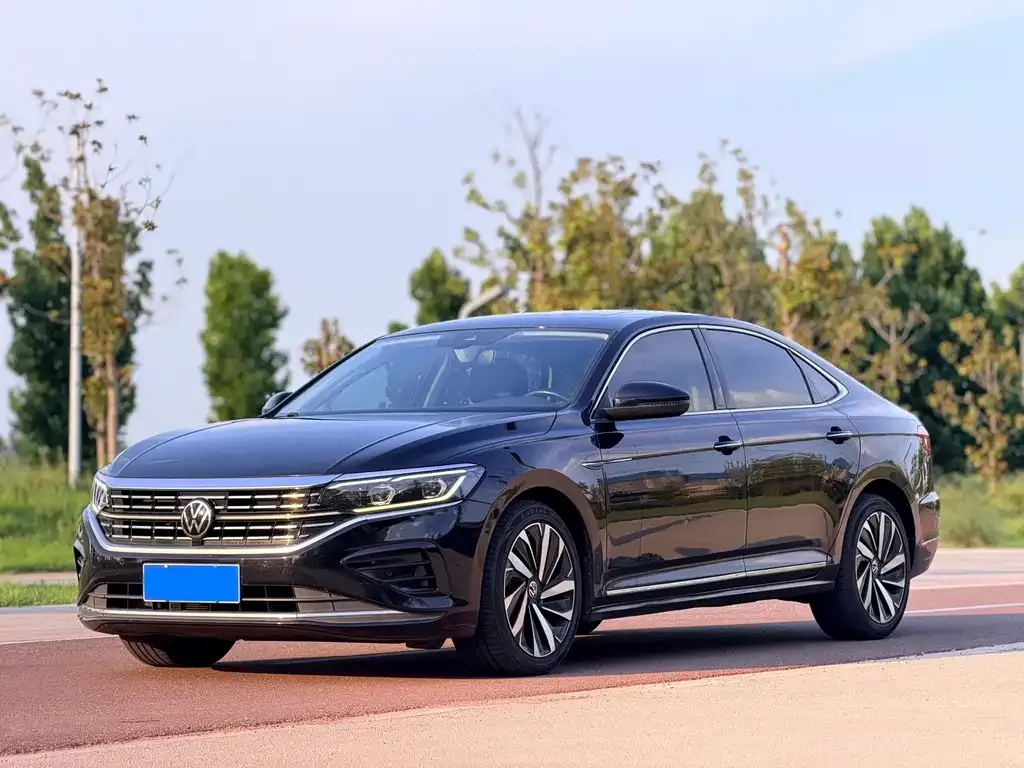Volkswagen Passat — фото 1