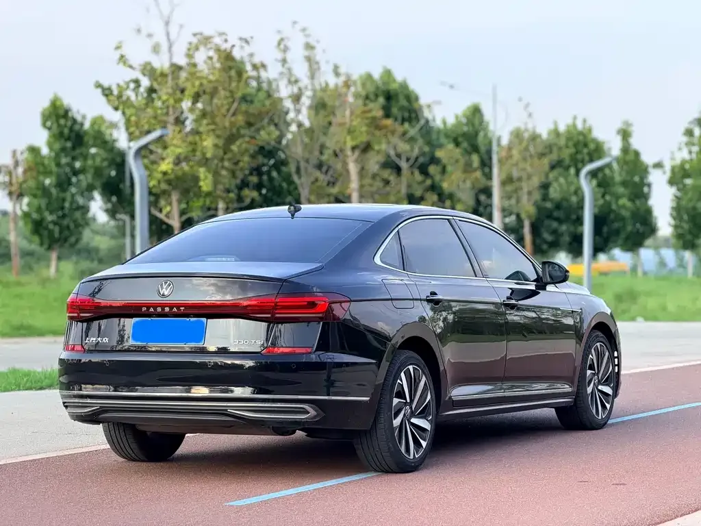 Volkswagen Passat — фото 7