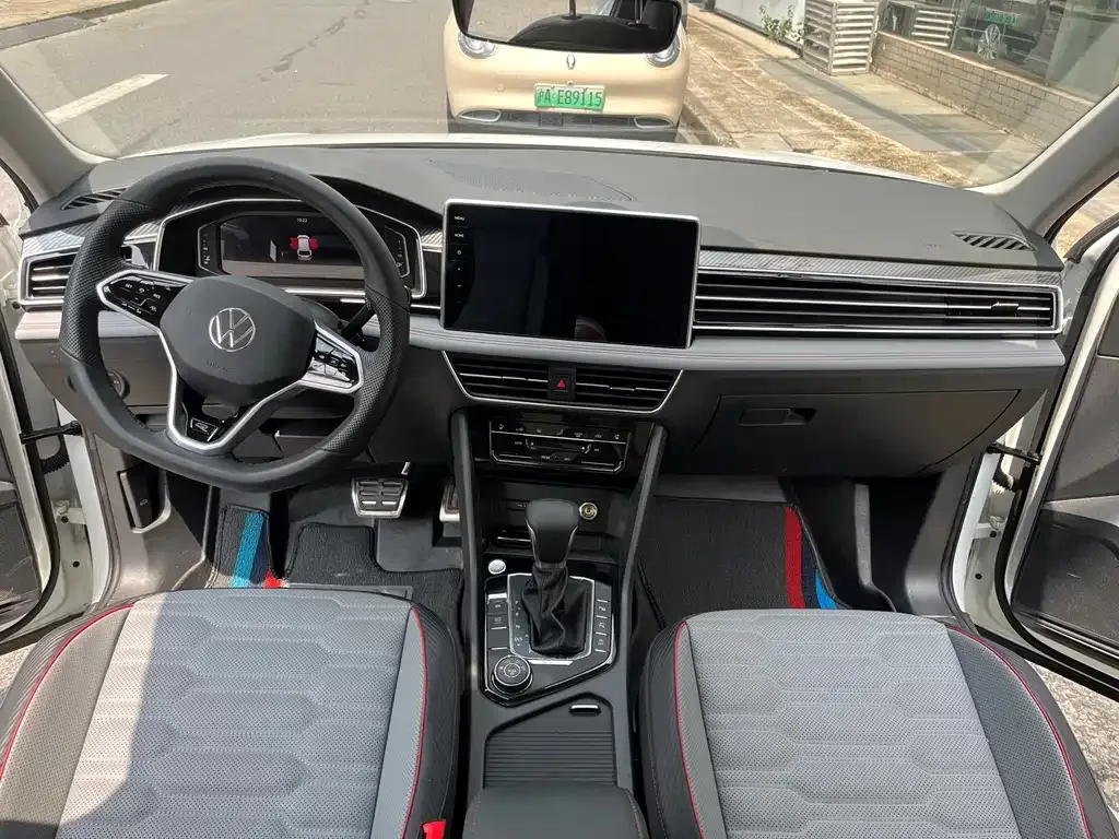 Volkswagen Tiguan L — фото 8